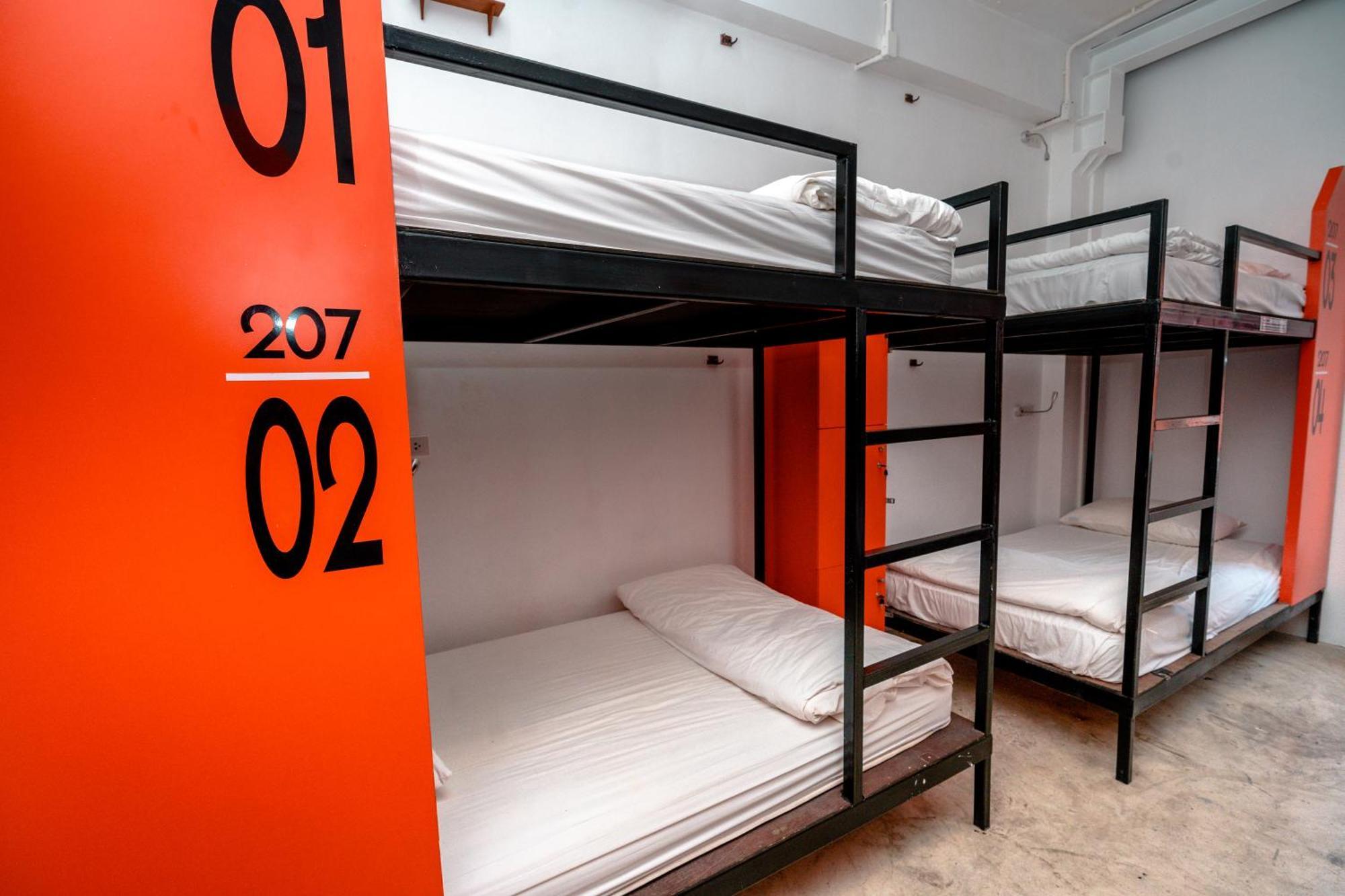Mad Monkey Albergue