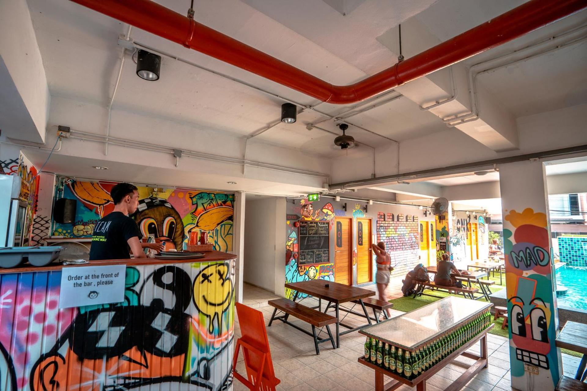 Mad Monkey Albergue